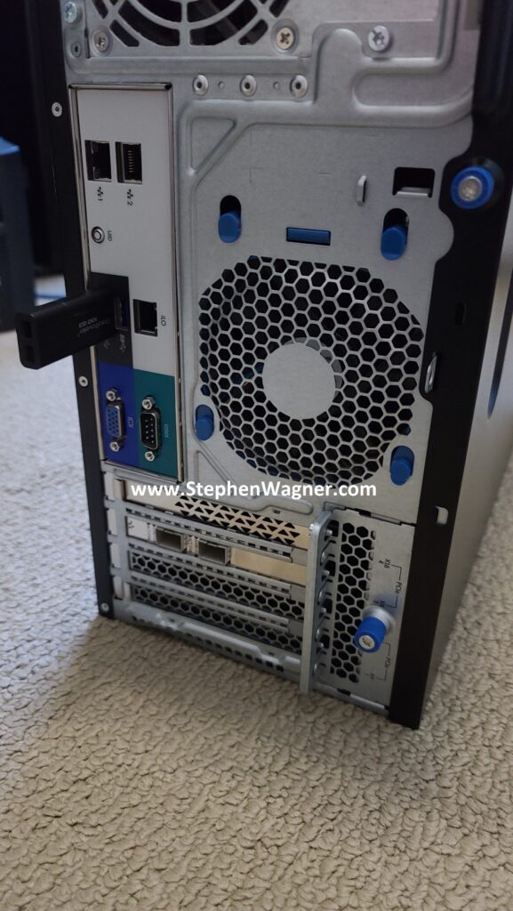 Picture of HPE ML310e Gen8 v2 with HPE 560SFP+ and 10Gig DAC