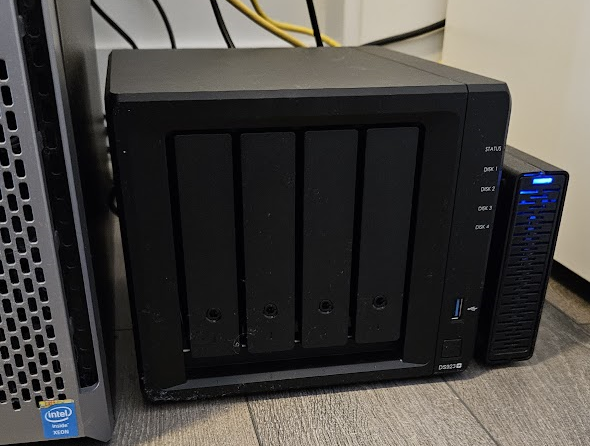 Synology DS923+ NAS Review - Hardware, DSM Apps, 10GbE, NVMe